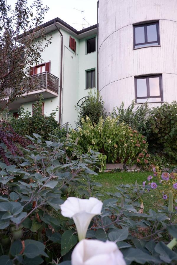 Bed and Breakfast Latte E Menta Motta Visconti Exterior foto